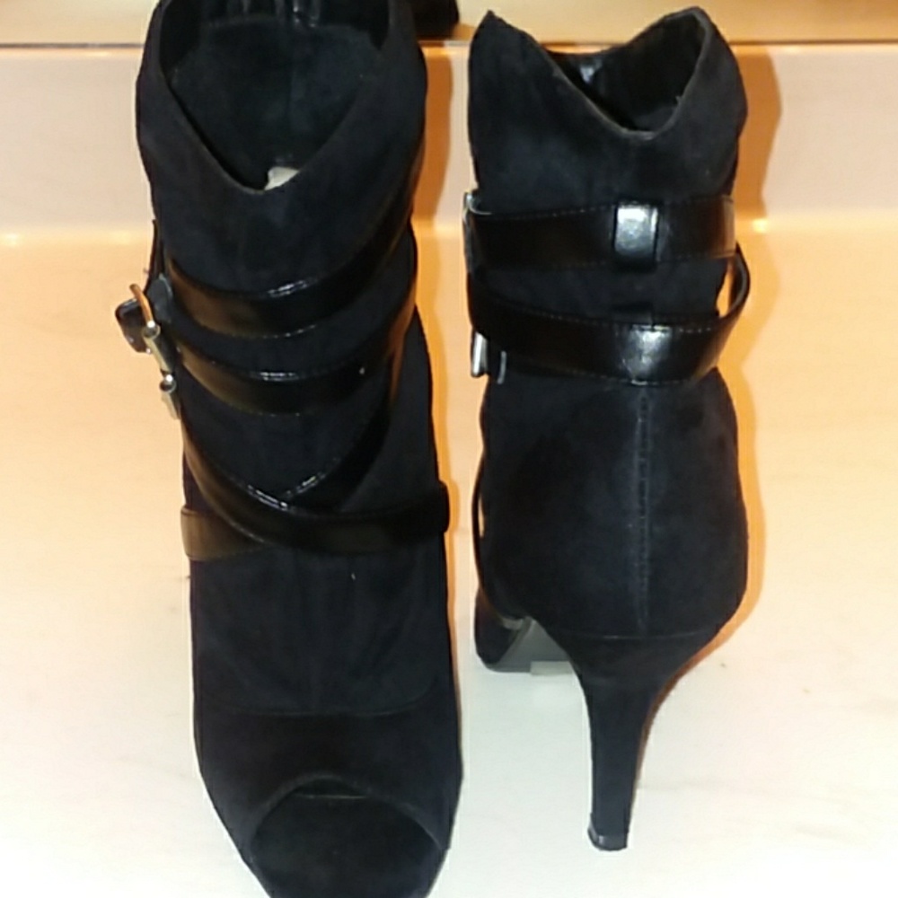 Boots - Picture 2 of 4